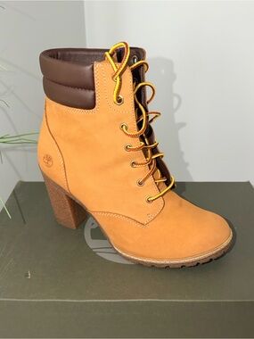 Timberland (AUTHENTIC) Tan Nubuck Lace-Up 6 inch Heel Ankle Boots